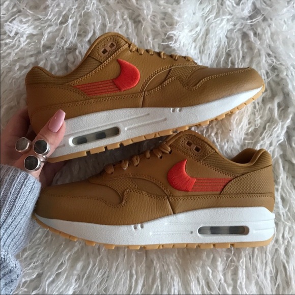 mustard nike trainers